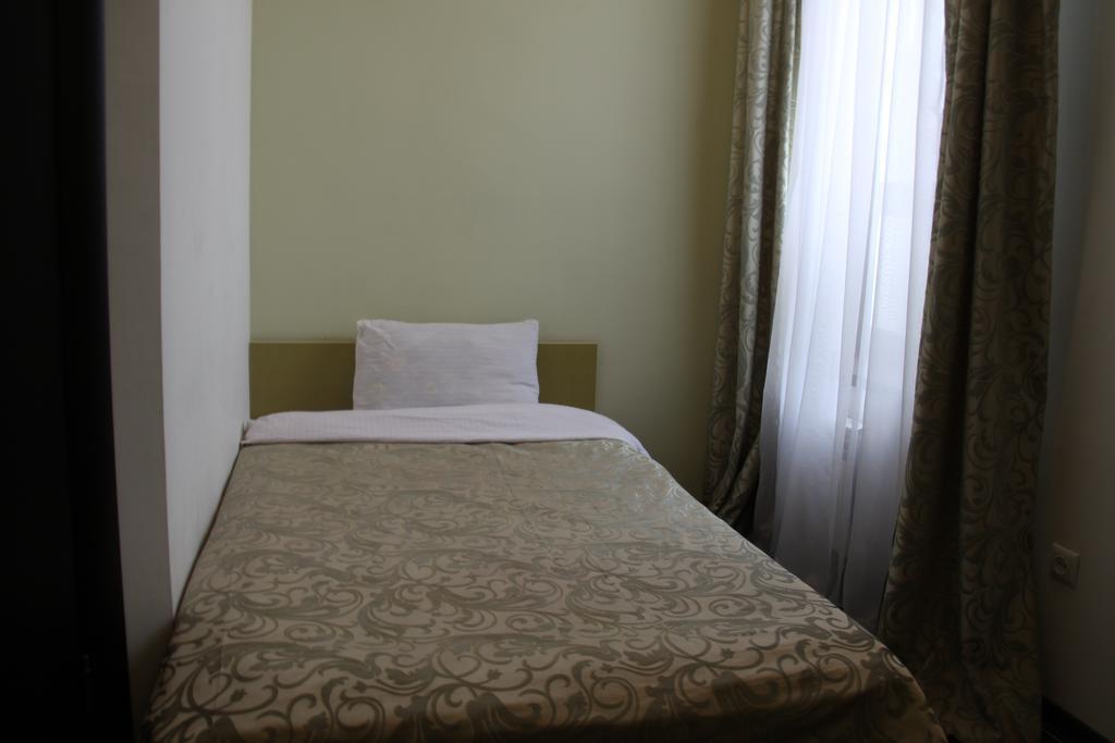 Tiflis Otel Almatı Oda fotoğraf